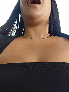 Layla-daring webcam