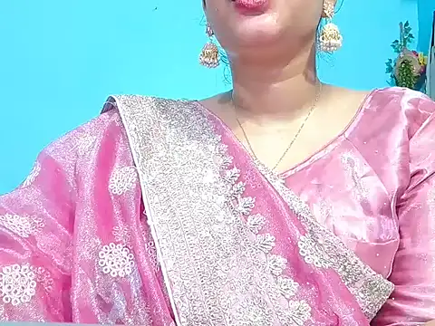 Adhiti_1 live cam on StripChat