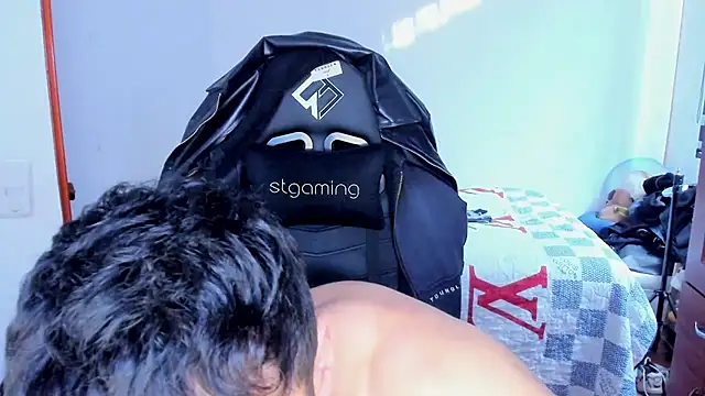 Tommy_Bred live cam on StripChat