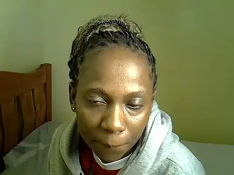 Pearl_petite webcam
