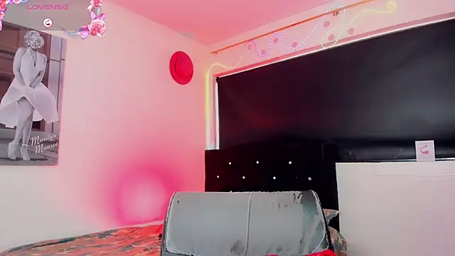 Kendall_hornyy live cam on StripChat