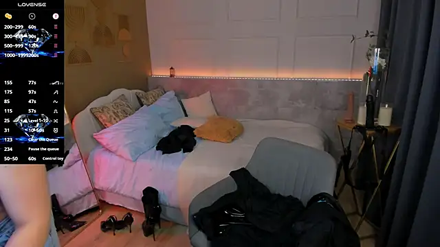 KylieMellow live cam on StripChat