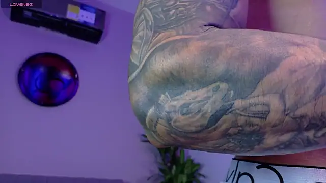 tony_muscle - Tony_muscle's free webcam - UK Sex Cams