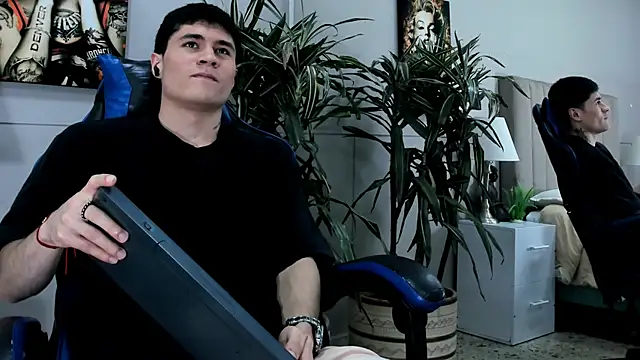 roan_birkin live cam on StripChat
