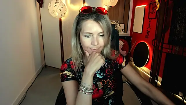 nicolehitman - NicoleHitman's free webcam - UK Sex Cams