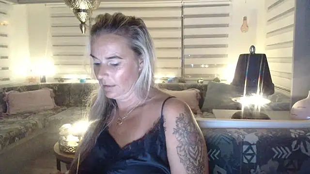 xMystiqueMavenx webcam