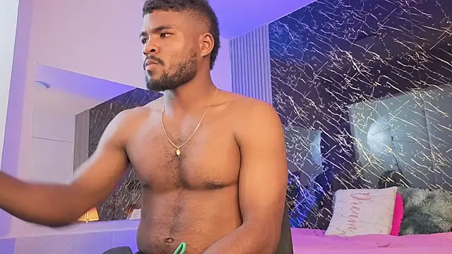 Juan_123__ live cam on StripChat