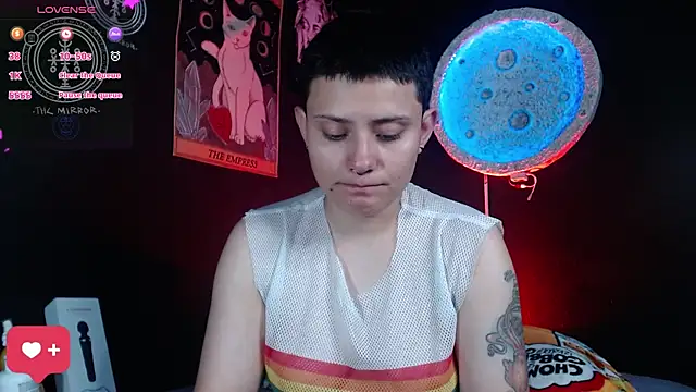 girl_intense444 webcam