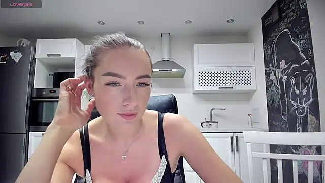 lisenok - Lisenok's free webcam - UK Sex Cams