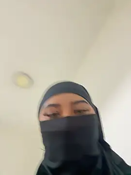 daksha_a (F young) - Look at my pussy from below💋