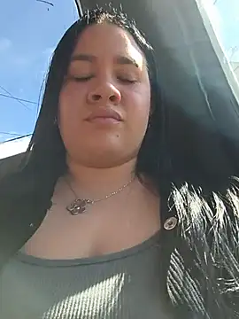 kendra-daring (F young) - Boobs out bouncing