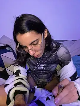 poison_ivy_29 (F young) - flash tits and ass