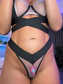 kirstievegas (F young) - Spread my pussy in Doggy+fuck me💦