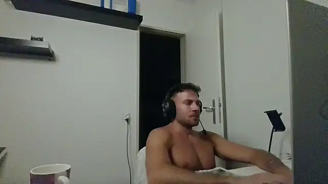 alpha-hunk - Alpha-hunk's free webcam - UK Sex Cams