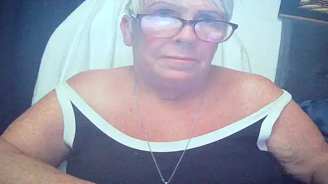 Playful_MILF_Demi webcam