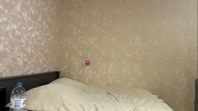 MadeleneEfrons webcam