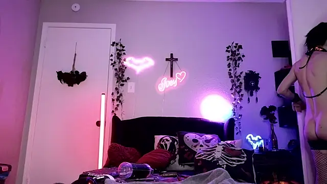 Ivey_Strigoi webcam