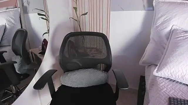 Naughty__Mom webcam