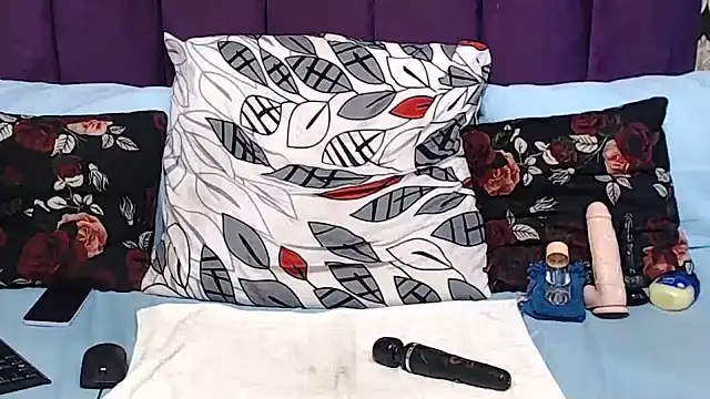 QUEENOFSQUIRT02 webcam