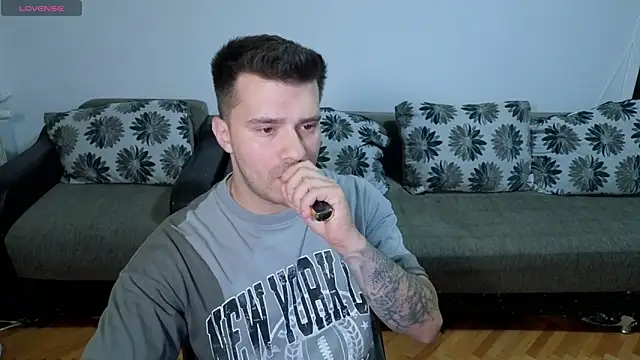 JohnnyStepBro webcam