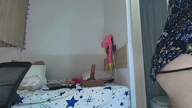 charlotte11-11 - Charlotte11-11's free webcam - UK Sex Cams
