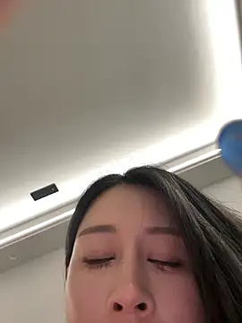 yiyi_3523 webcam