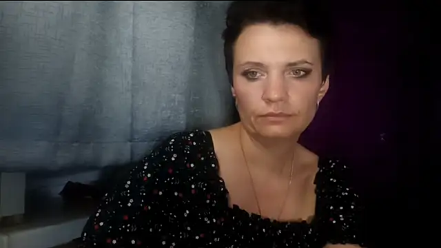 HotMamaQueen234 webcam