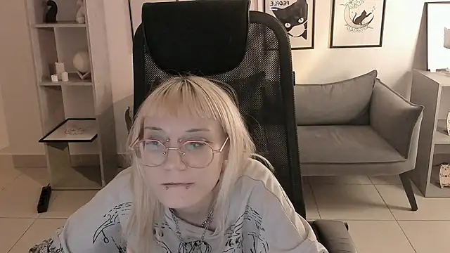 reminameow - ReminaMeow's free webcam - UK Sex Cams