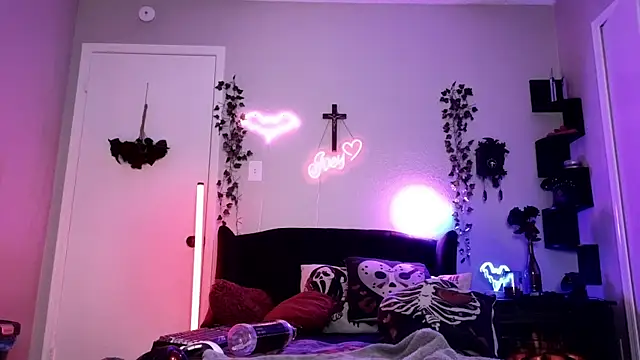 Ivey_Strigoi webcam
