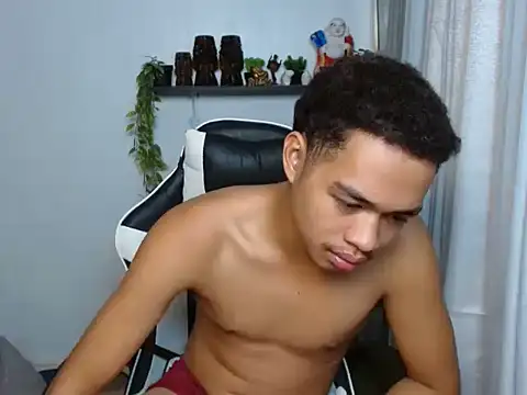 curlyasian_njxx