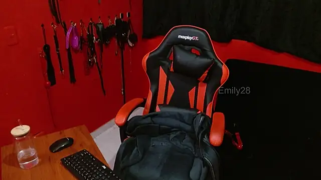 Emily_Slave28 webcam