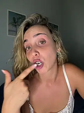 space_couple live cam on StripChat