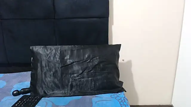 SweetHotBabby18 webcam