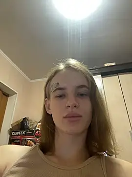 LeinaWoluers live cam on StripChat