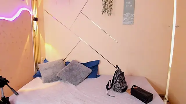 Valerie_Gloss