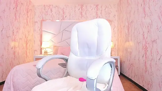 Emily_Whinfre webcam