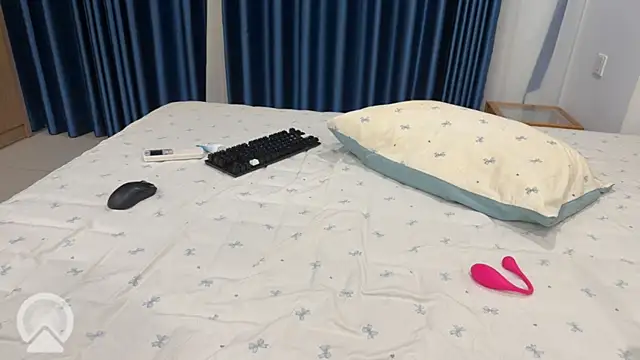 icydiva (F young) - my juicy blowjob