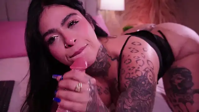 curvyliciousss (F young) - dame verga en la cara/ give cock plz