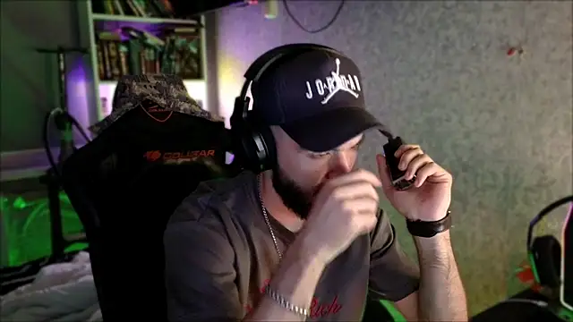 _Serious_Man webcam