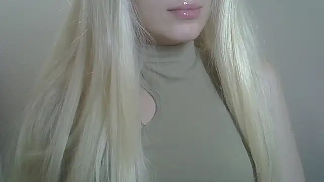 ViraVrema live cam on StripChat