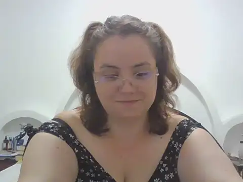 CurvyMia_XX live cam on StripChat