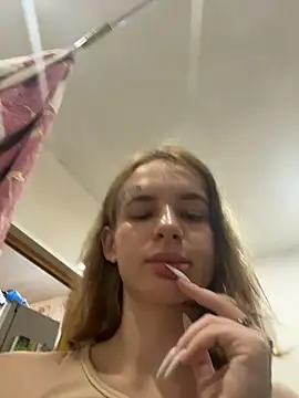 LeinaWoluers live cam on StripChat
