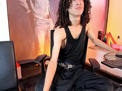 anddy_hugecock live cam on StripChat