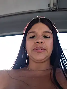 Layla-daring webcam