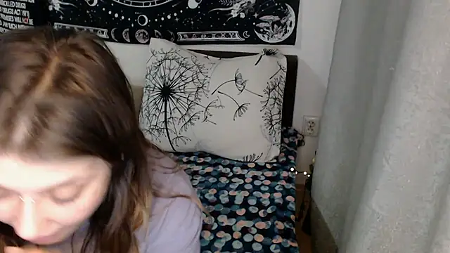 AlienforTwenty live cam on StripChat