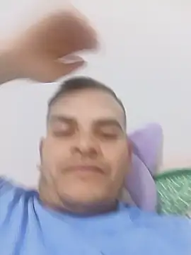 Edwin_Q live cam on StripChat