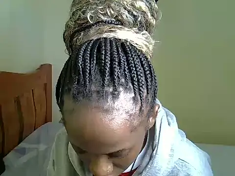 Pearl_petite webcam