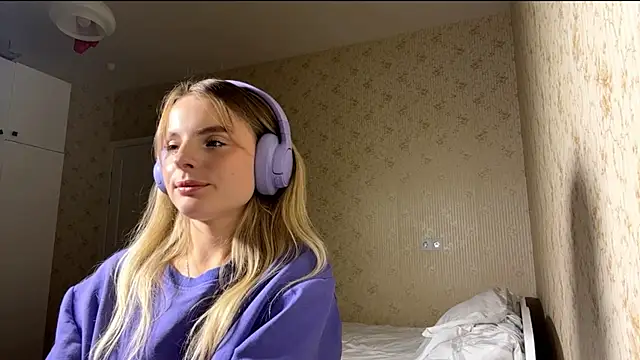 TeodoraBinney live cam on StripChat