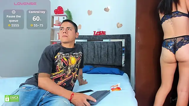 LolaandDante webcam