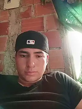 Power-Man-Heterosexual live cam on StripChat